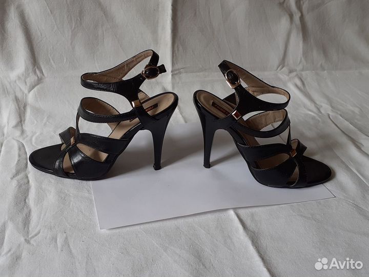 Босоножки кожаные