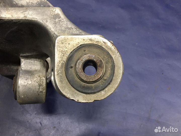 Кулак задний правый cadillac sts