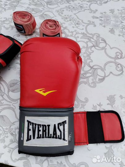 Боксерские перчатки everlast 14 oz
