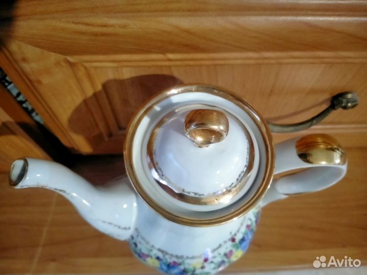 Кофейник фарфоровый