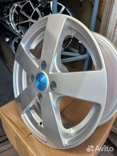 Диски R15 4x108 Dezent TD Silver