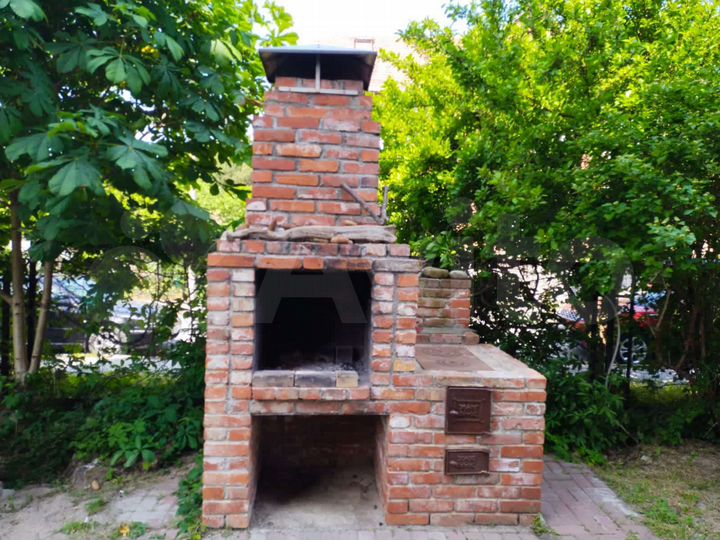 3-к. квартира, 100 м², 1/3 эт.