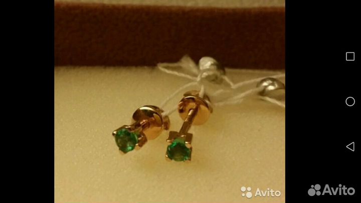 Серьги золотые с изумрудом