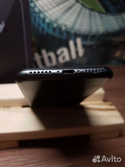 iPhone 8, 64 ГБ