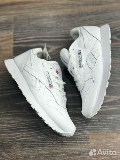 Кроссовки Reebok женские