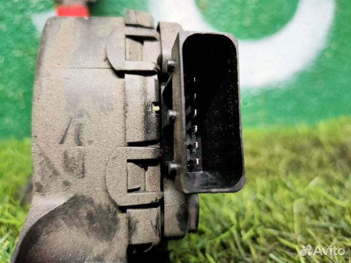 Педаль газа на Mitsubishi Colt 6