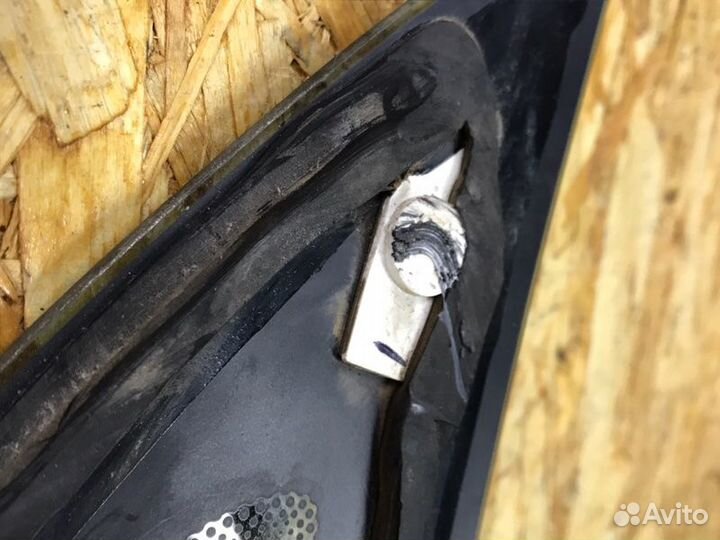 Форточка кузова задняя левая LADA Granta седан 1.6