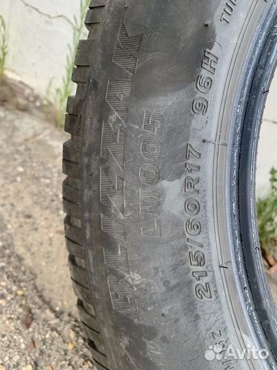 Bridgestone Blizzak LM-005 215/60 R17