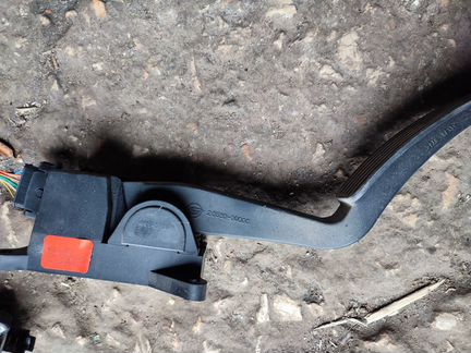 Ssang yong kyron педаль газа