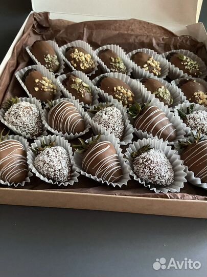 Клубника, Королевские финики шоколаде