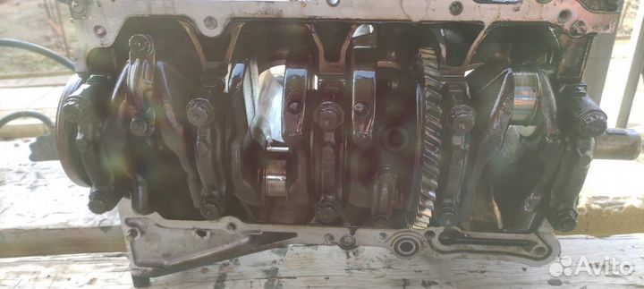 Коленвал и блок цилиндров