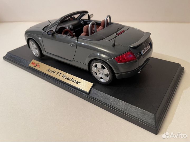 Модель Maisto 1:18 Audi TT Roadster
