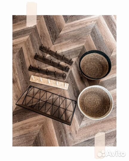 Вешалка (крючок), полка, корзины