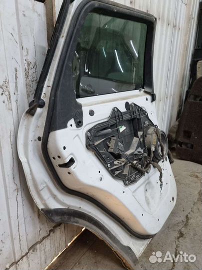 Дверь задняя левая range rover evogue