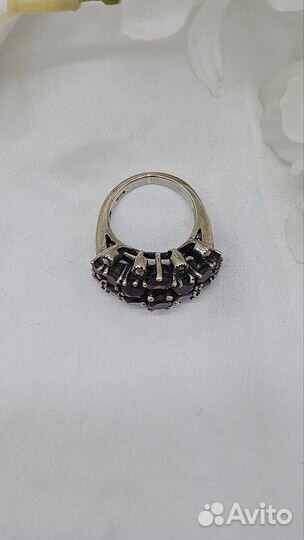 Кольцо с натуральными гранатами р. 17