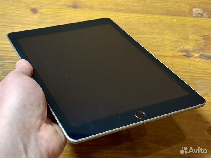 Планшет Apple iPad 6 32GB Wi-Fi 2018