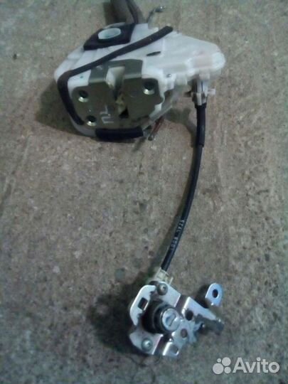 Замок двери передней левой honda Pilot 2008-2015