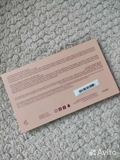 Палетка теней huda beauty NEW nude palette