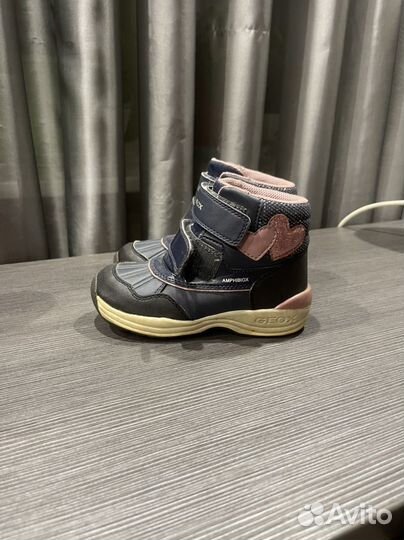 Продам демисезонные ботинки Geox