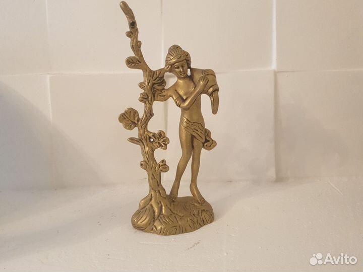 Статуэтка девушка