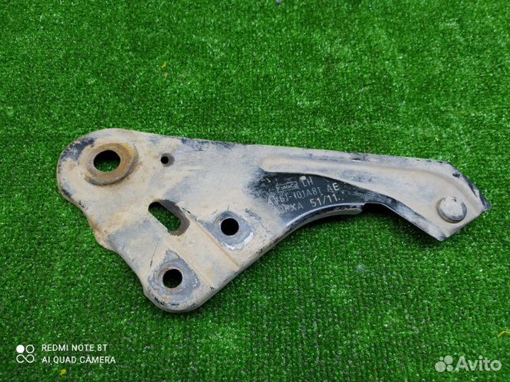 Кронштейн левый Ford Focus 3 CB xqda 2012