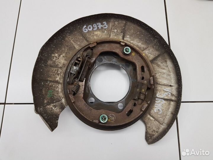 Пыльник заднего диска с колодками левый