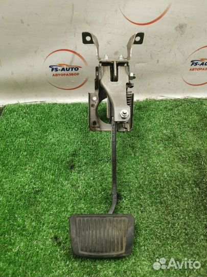 Педаль тормоза Hyundai Santa-Fe 2 SUV 2.2 дизель