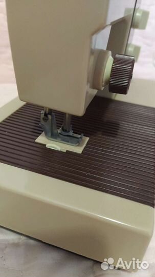 Детская швейная машинка