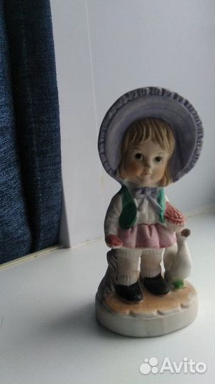 Девочка с гусиком, статуэтка