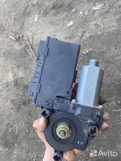 Моторчик стеклоподъемника audi