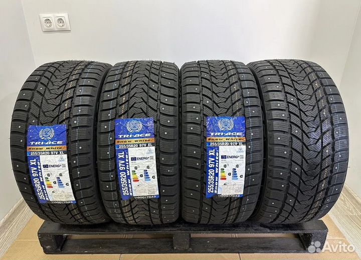 Tri Ace Snow White II 255/35 R20 62J