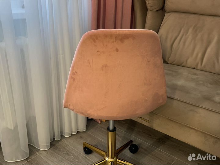 Стул на колесиках