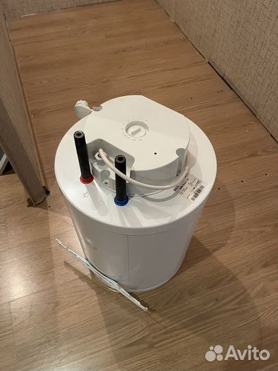Водонагреватель AEG Basis 30