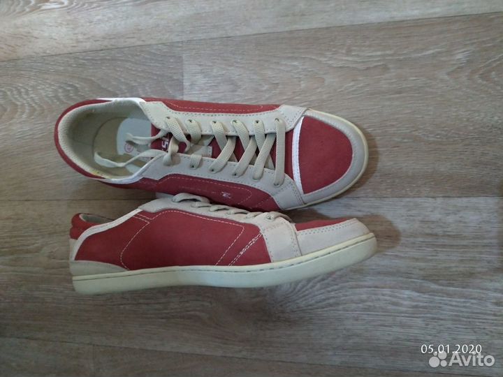 Продам кроссовки