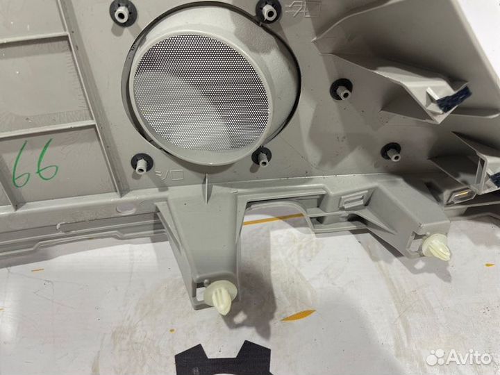 Обшивка багажника верхняя правая Toyota Land