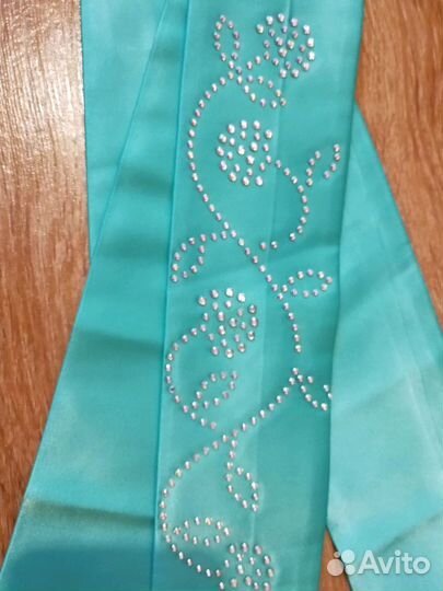 Платье на никах