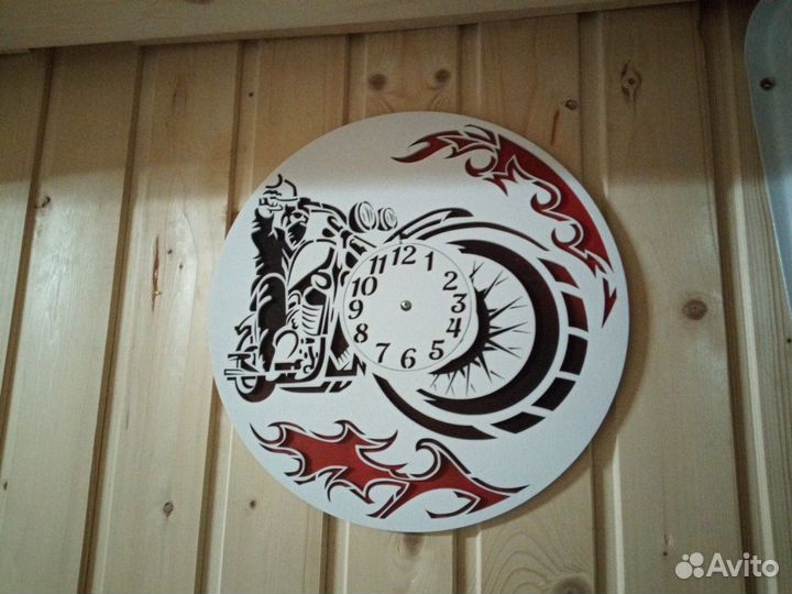 Часы с байкером