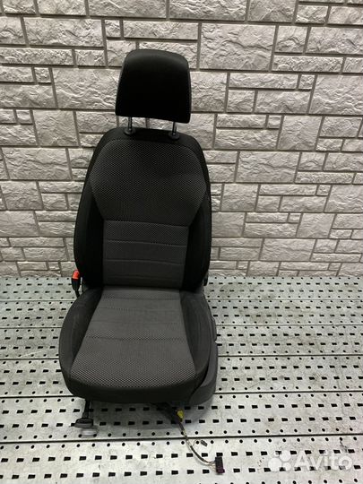 Skoda Octavia A7 Передний ряд сидений