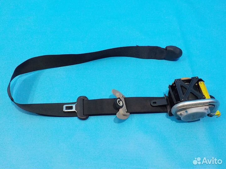 Ремень безопасности передний левый toyota Avensis