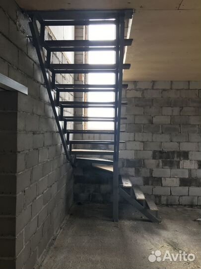 Металлокаркас лестниц