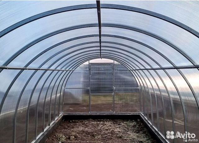 Теплицы арочного вида и капельки. Поликарбонат