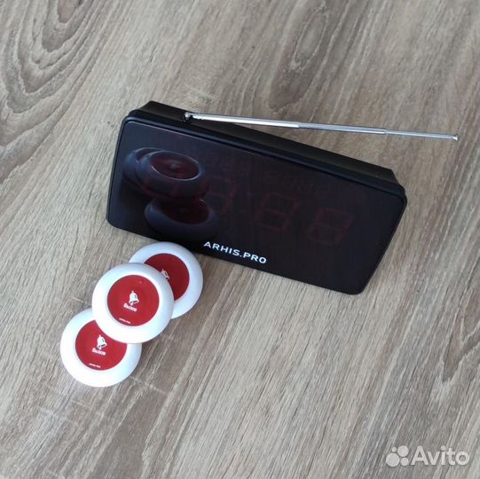 Кнпока вызова официанта и табло отображения вызова