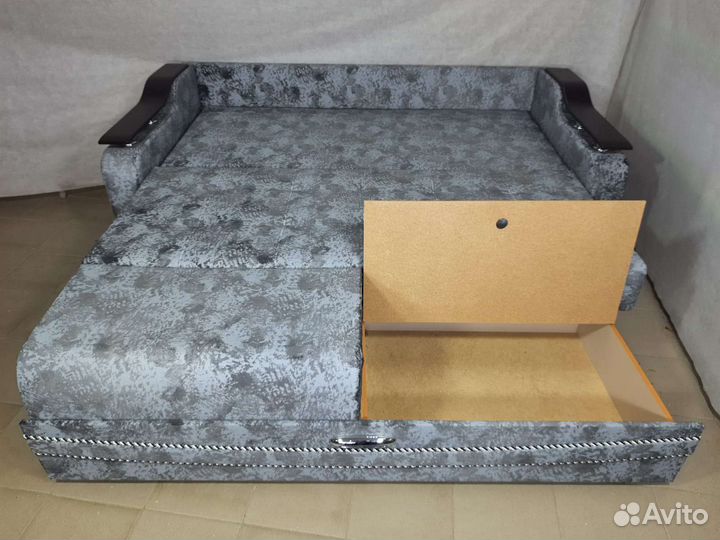 Диван на металлокаркасе