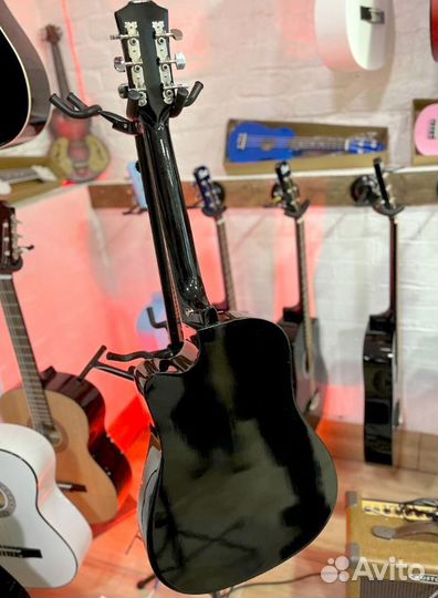 Акустическая гитара