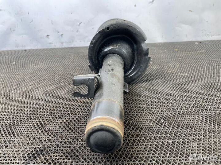 Передний левый амортизатор Mazda 3 Bl