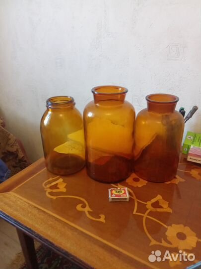 Колбы из цветного стекла,4 и 2,5 л