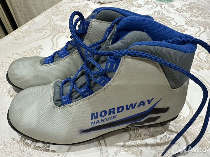 Лыжные ботинки