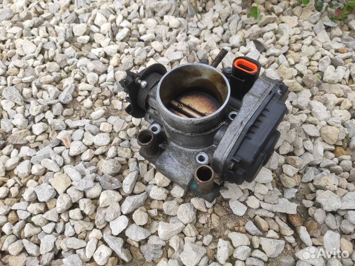 Дроссельная заслонка Audi A4 B5 1.8