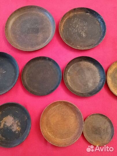 Старинные чугунные сковородки