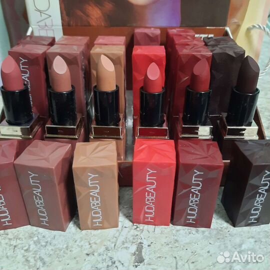 Помада для губ Kiss Beauty